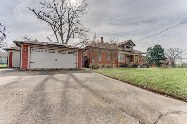 210 W Elm Street, Winnsboro, TX 75494