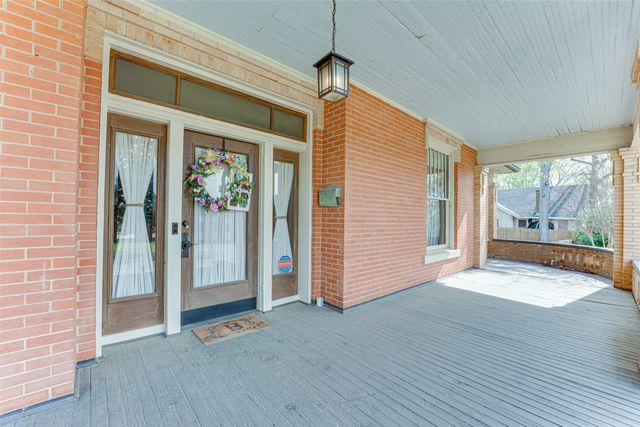 210 W Elm Street, Winnsboro, TX 75494