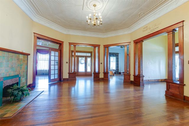 210 W Elm Street, Winnsboro, TX 75494