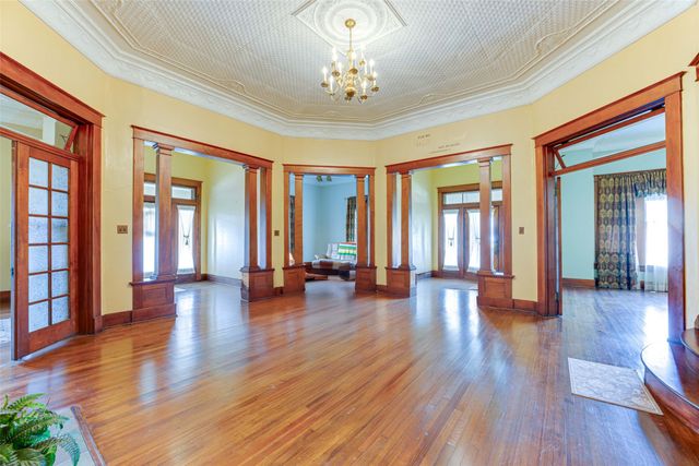 210 W Elm Street, Winnsboro, TX 75494