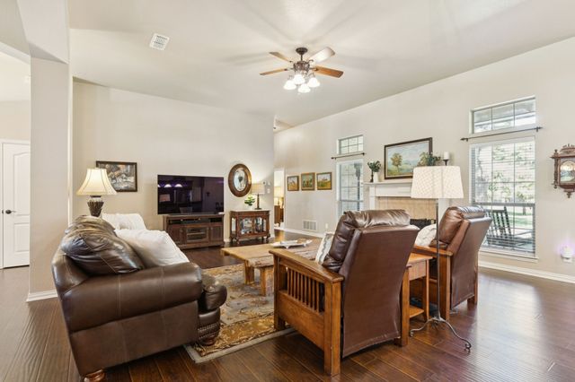 101 Woodland Drive, Krugerville, TX 76227