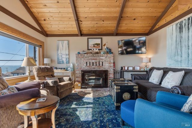 38 Ocean View Ave, Dillon Beach, CA 94929