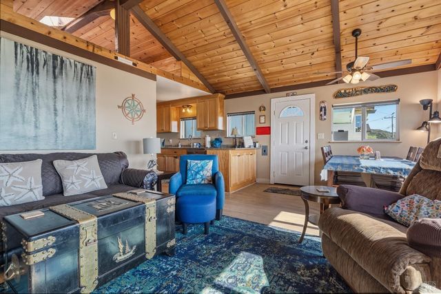 38 Ocean View Ave, Dillon Beach, CA 94929