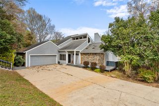 1493 Iroquois Drive, Seneca, SC 29672
