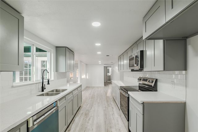 2210 Stillmeadow Drive, Missouri City, TX 77489