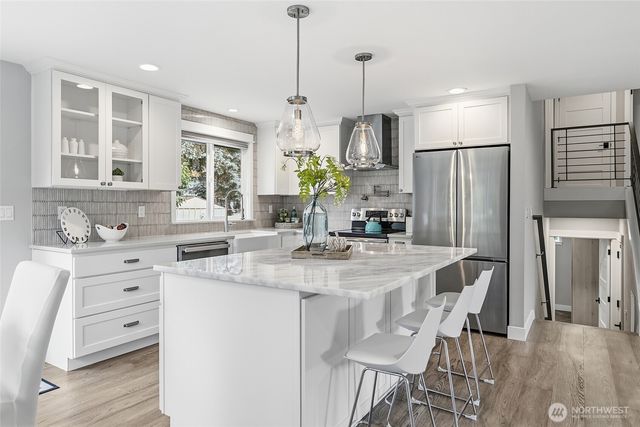 20426 73rd Place NE, Kenmore, WA 98028