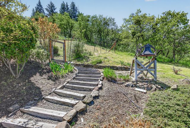 4406 San Juan Drive, Medford, OR 97504