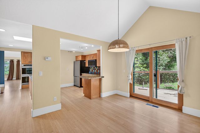 4406 San Juan Drive, Medford, OR 97504