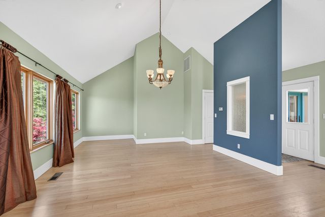 4406 San Juan Drive, Medford, OR 97504