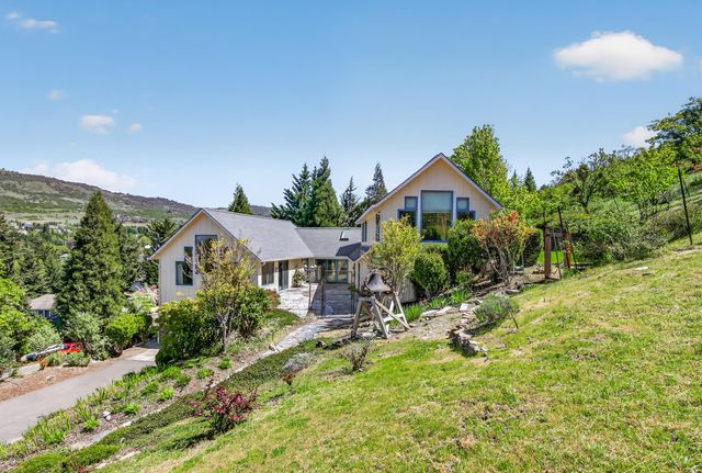 4406 San Juan Drive, Medford, OR 97504