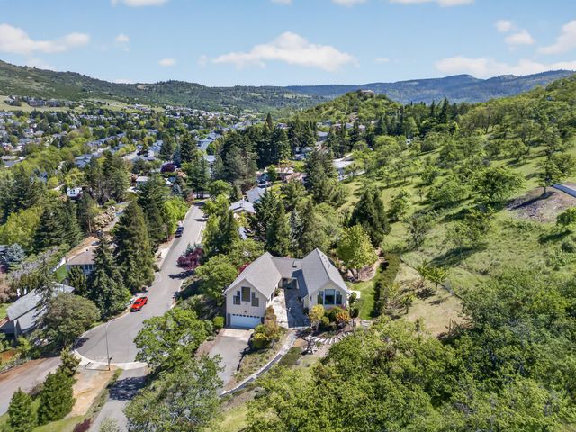 4406 San Juan Drive, Medford, OR 97504