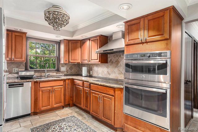 4408 Knightsbridge Lane, West Bloomfield, MI 48323