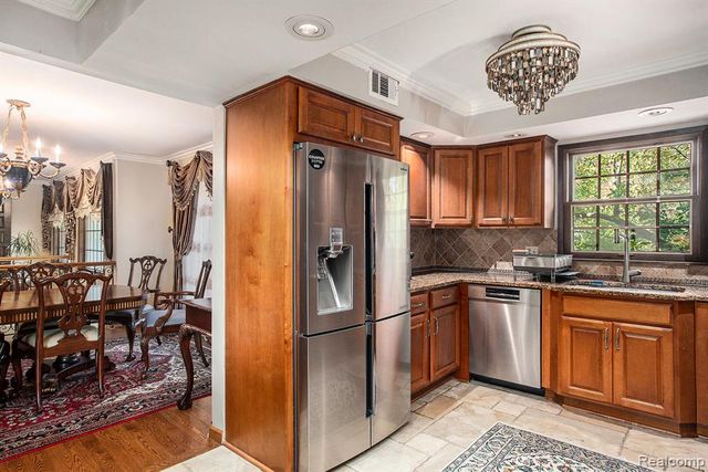 4408 Knightsbridge Lane, West Bloomfield, MI 48323