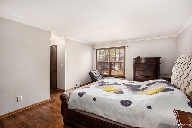 4408 Knightsbridge Lane, West Bloomfield, MI 48323