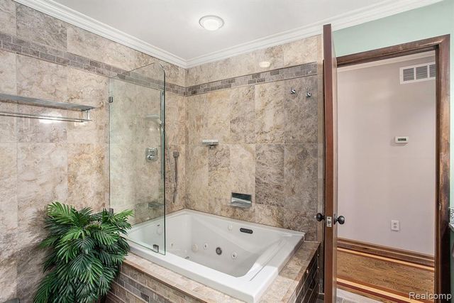 4408 Knightsbridge Lane, West Bloomfield, MI 48323