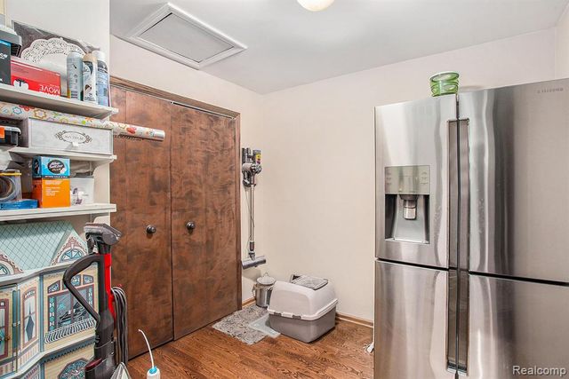 4408 Knightsbridge Lane, West Bloomfield, MI 48323