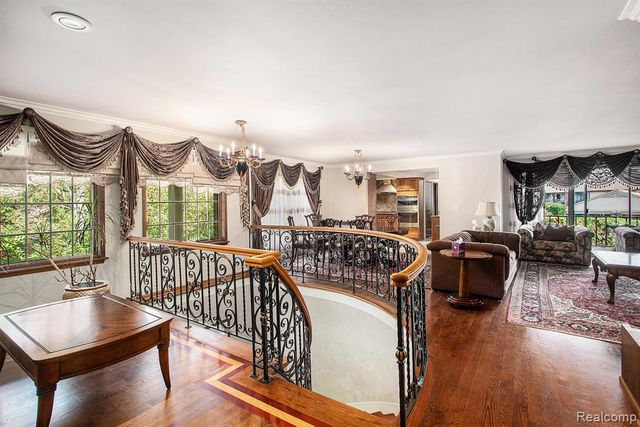 4408 Knightsbridge Lane, West Bloomfield, MI 48323