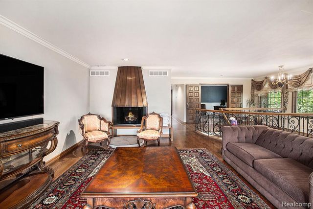 4408 Knightsbridge Lane, West Bloomfield, MI 48323