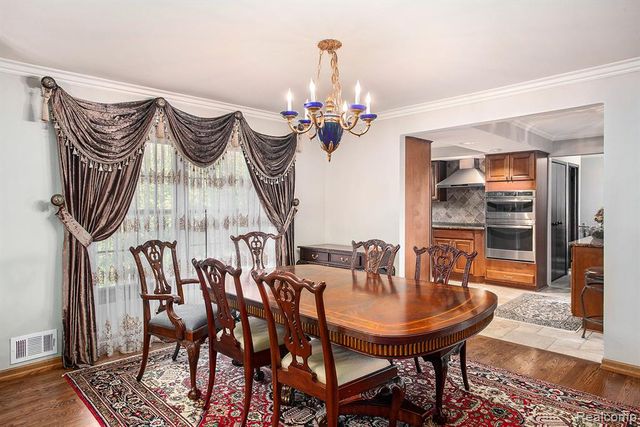 4408 Knightsbridge Lane, West Bloomfield, MI 48323