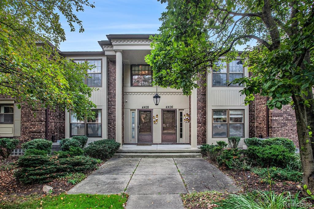 4408 Knightsbridge Lane, West Bloomfield, MI 48323