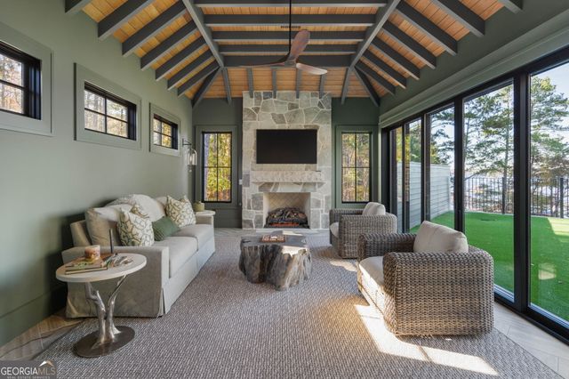 6091 GC Crow Road, Flowery Branch, GA 30542