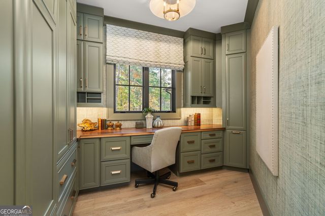 6091 GC Crow Road, Flowery Branch, GA 30542