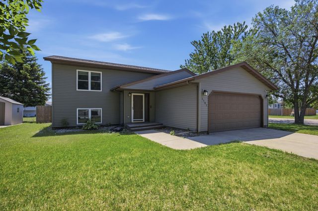 1701 3rd Avenue E, West Fargo, ND 58078