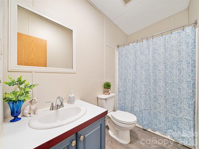 105 Satinwood Drive, Burnsville, NC 28714
