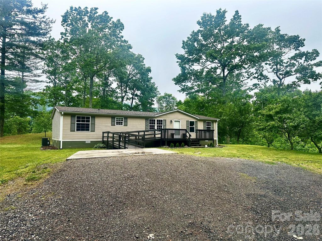 105 Satinwood Drive, Burnsville, NC 28714