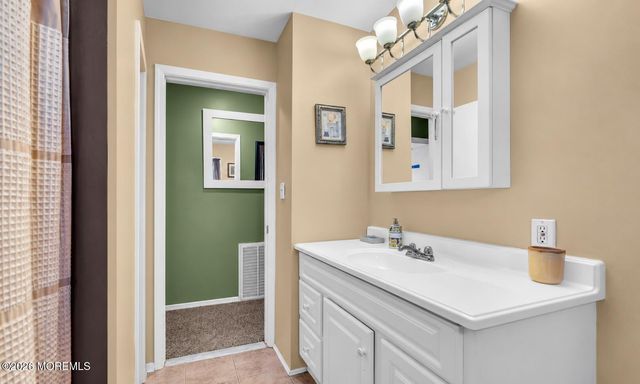 6 Beam Avenue, Jackson, NJ 08527