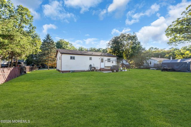 6 Beam Avenue, Jackson, NJ 08527