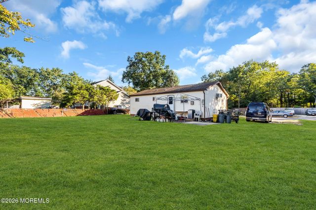 6 Beam Avenue, Jackson, NJ 08527