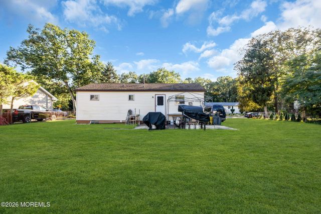6 Beam Avenue, Jackson, NJ 08527