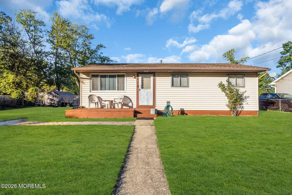 6 Beam Avenue, Jackson, NJ 08527