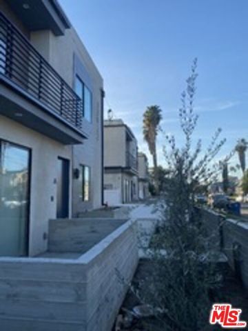 13928 Bessemer Street 2, Los Angeles, CA 91401