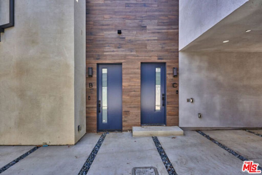 13928 Bessemer Street 2, Los Angeles, CA 91401