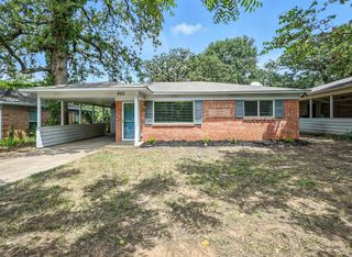 933 W Ford Street, Denison, TX 75020