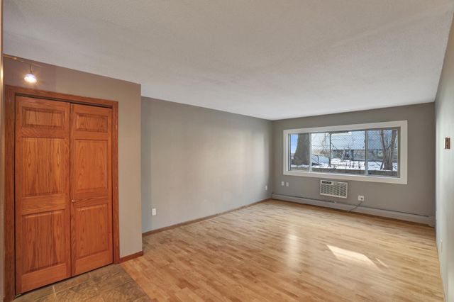 2446 Aldrich Avenue S 108, Minneapolis, MN 55405