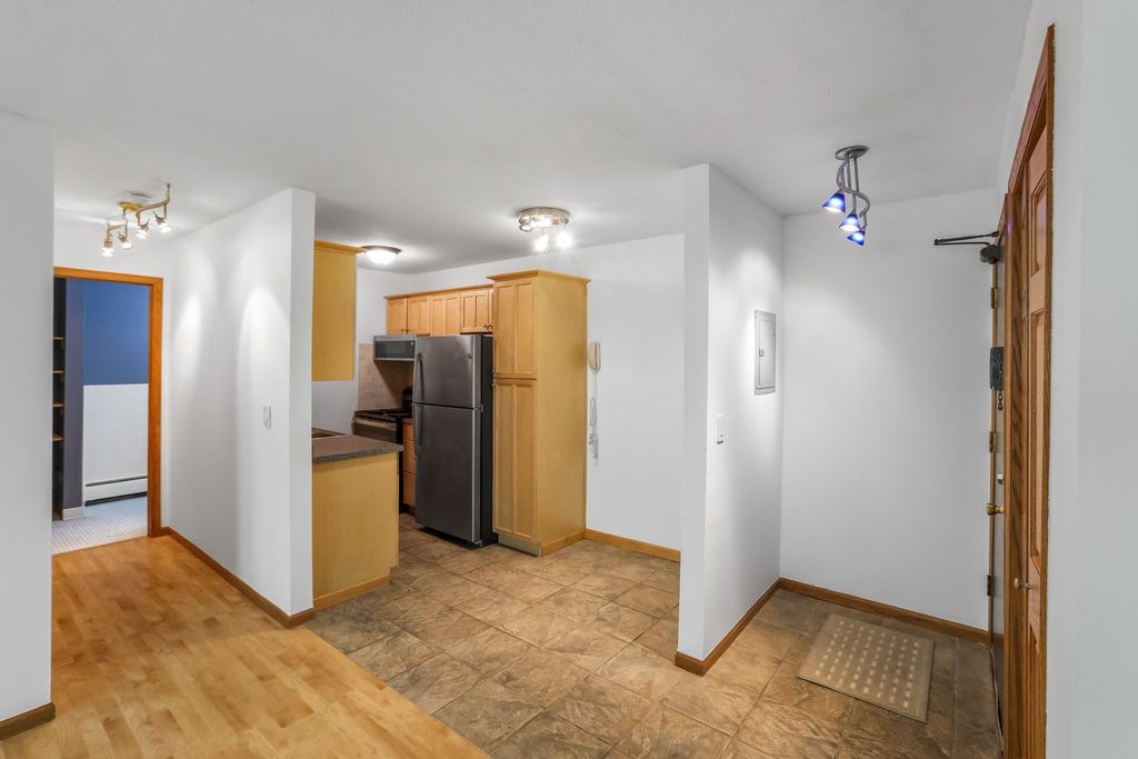 2446 Aldrich Avenue S 108, Minneapolis, MN 55405 — photo 3