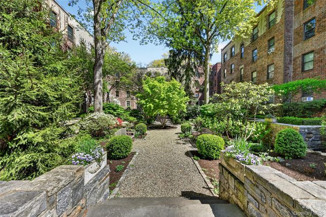 64 Sagamore Road D7, Bronxville, NY 10708
