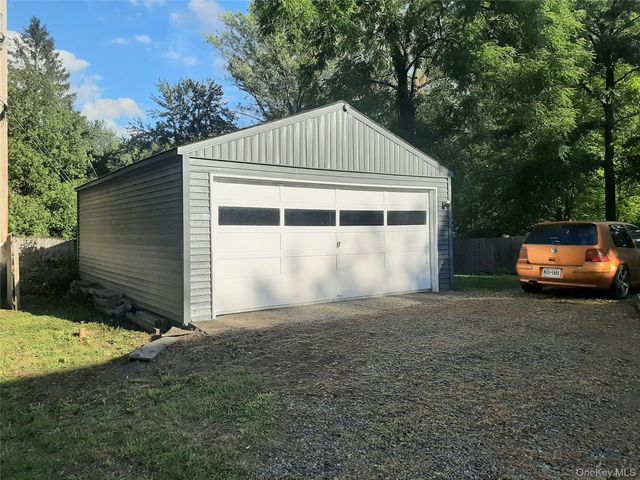 46 Old Post Road, Staatsburg, NY 12580