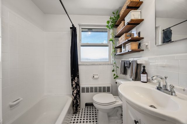 34 Gill Rd 4, Waltham, MA 02453