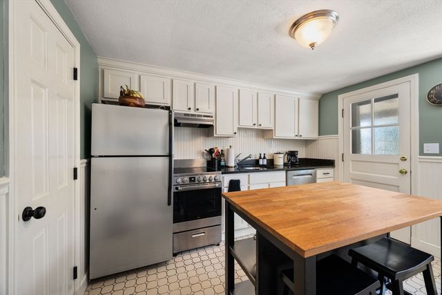 34 Gill Rd 4, Waltham, MA 02453