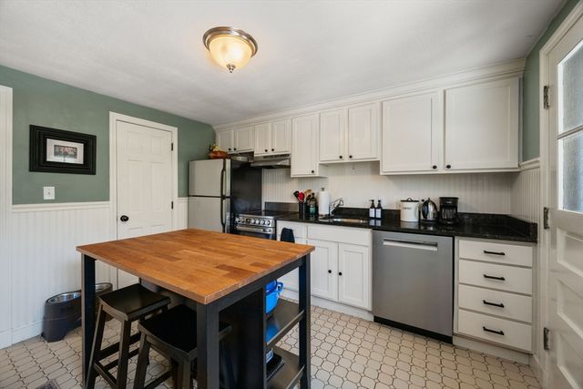 34 Gill Rd 4, Waltham, MA 02453