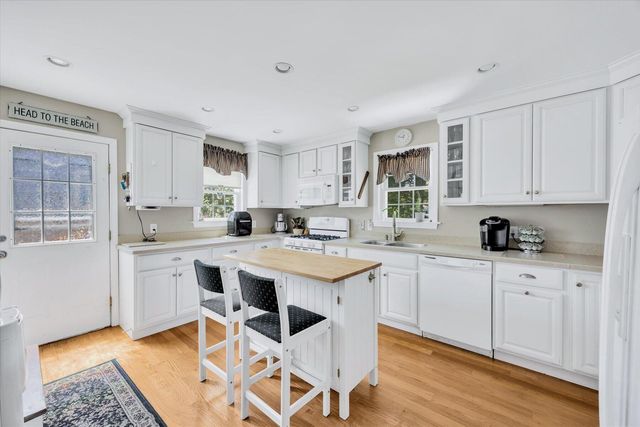 213 Buckwood Drive, Hyannis, MA 02601