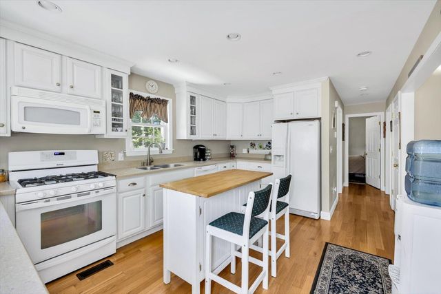 213 Buckwood Drive, Hyannis, MA 02601
