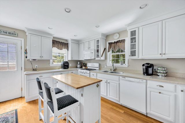 213 Buckwood Drive, Hyannis, MA 02601