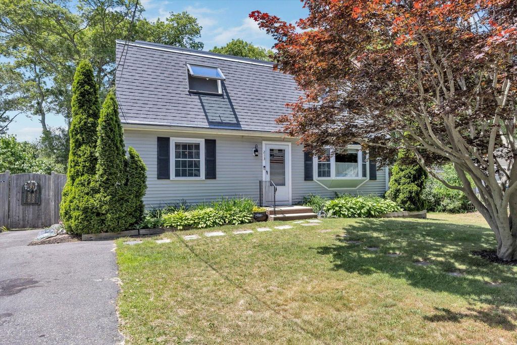 213 Buckwood Drive, Hyannis, MA 02601