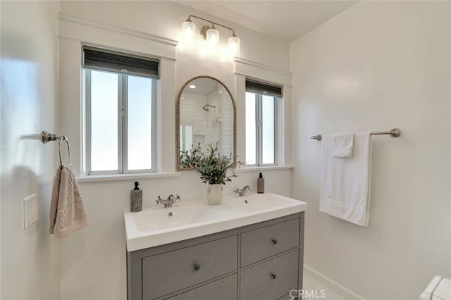 337 N Beachwood, Los Angeles, CA 90004