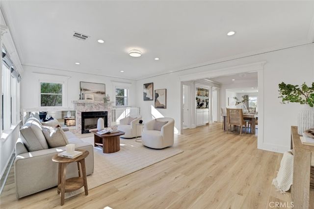 337 N Beachwood, Los Angeles, CA 90004